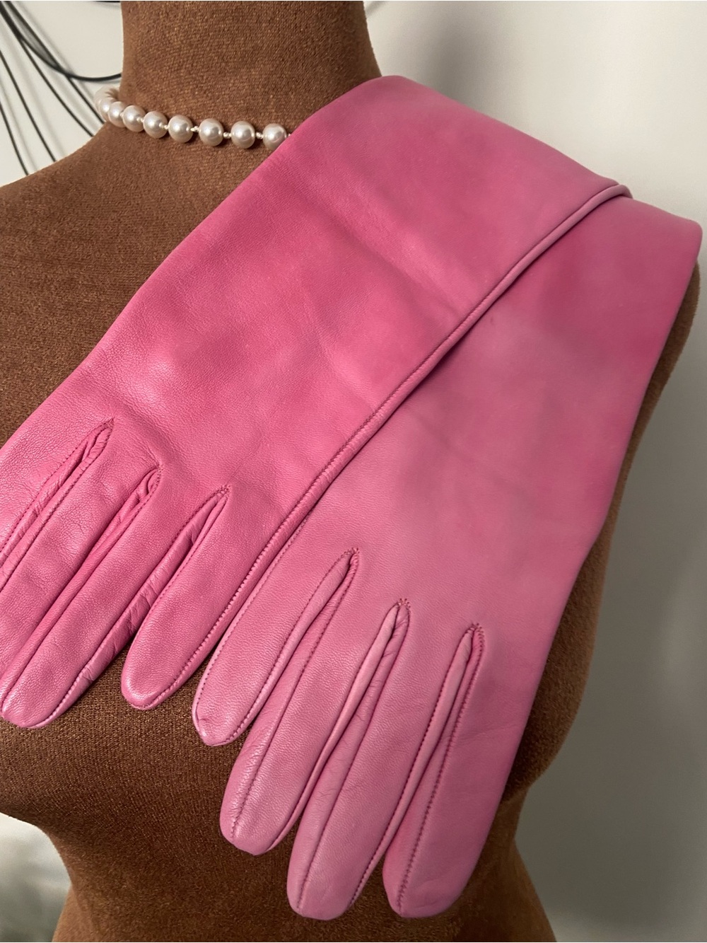 Vintage pink leather gloves, flaw- see notes, women’s size 7.
